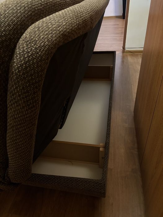 Предлагам разтегателен диван с ракла и функция за сън