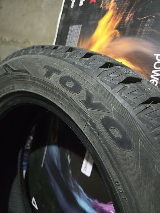 Шины с шипами  TOYO