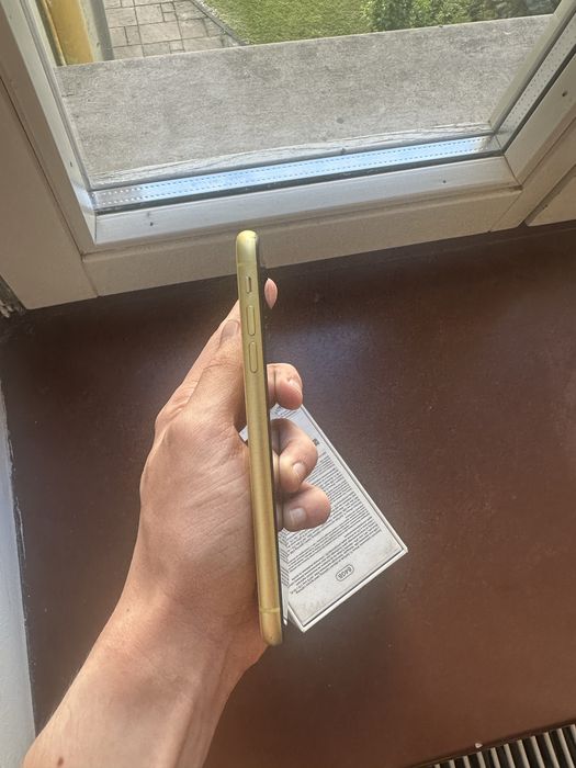 iPhone 11 in stare buna, baterie 100% high capacity