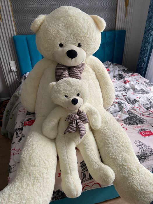 Плюшевые мишки белые