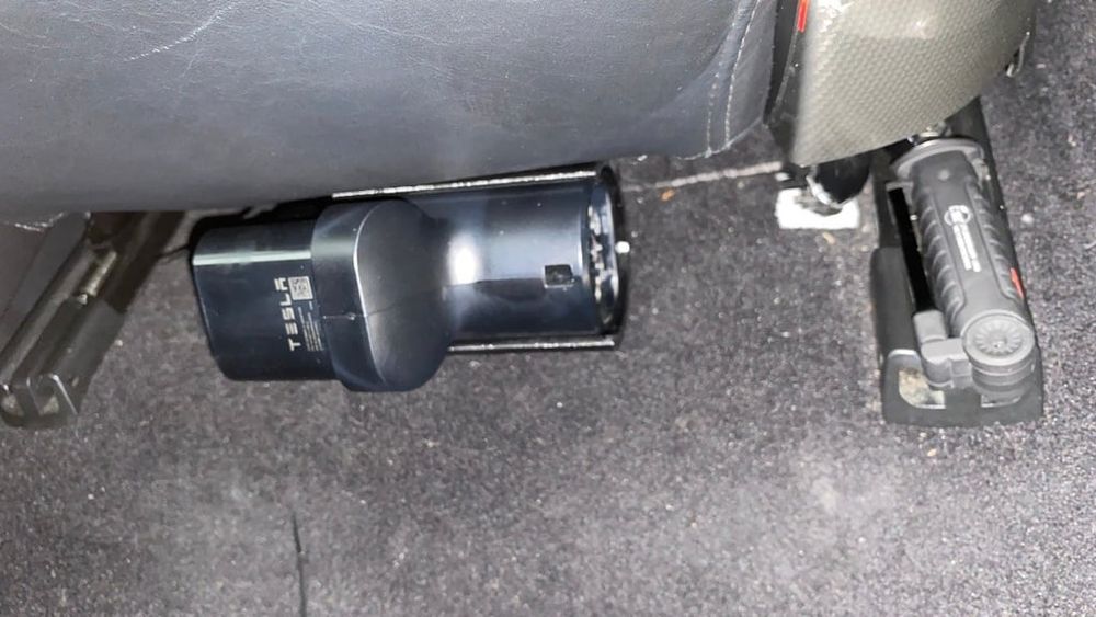 Стойка за CCS порт Tesla Мodel S CCS2 Тесла