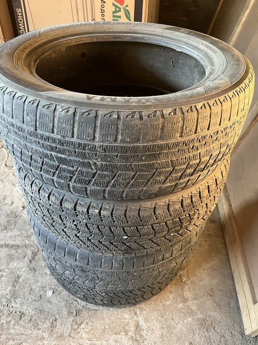 Продам комплект шин 215/55/R17