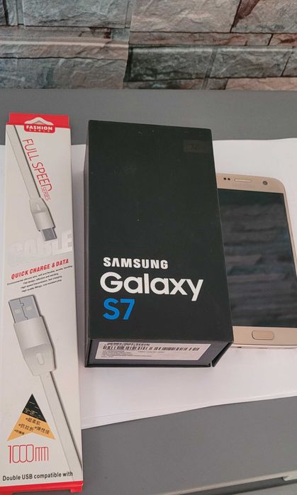Смартфон Samsung Galaxy S7 в много добро състояние
