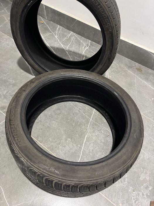 Продам пару шин 235/40/19