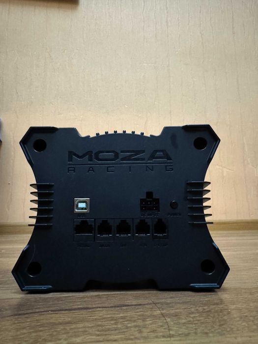 Руль Moza R5V2 Bundle  в идеальном состоянии