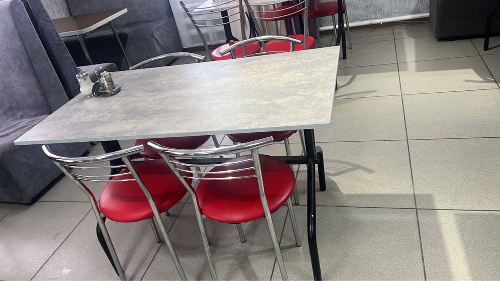 Стол . Стулья. Для дома для кафе