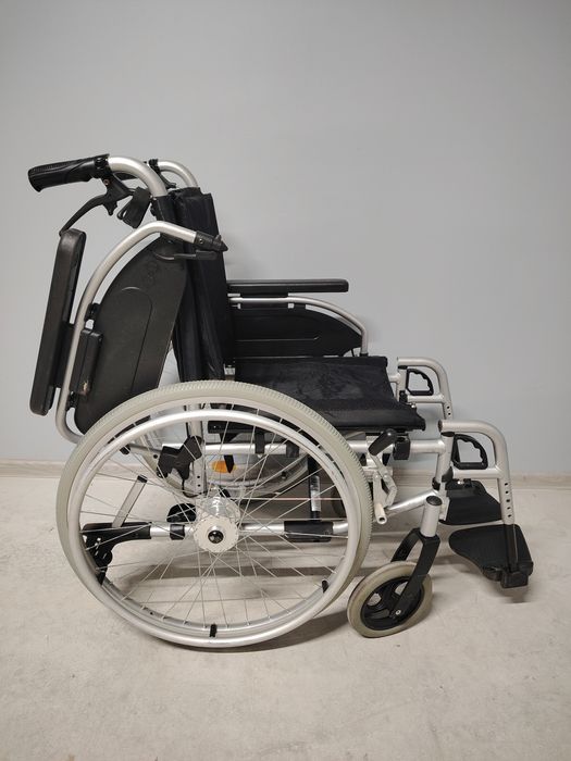 Scaun cu rotile/Carucior rulant pentru persoane cu handicap141