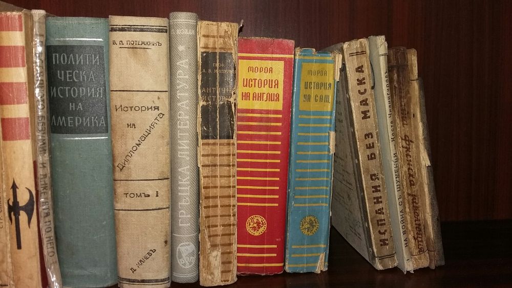 Книги стари исторически криминални и др.