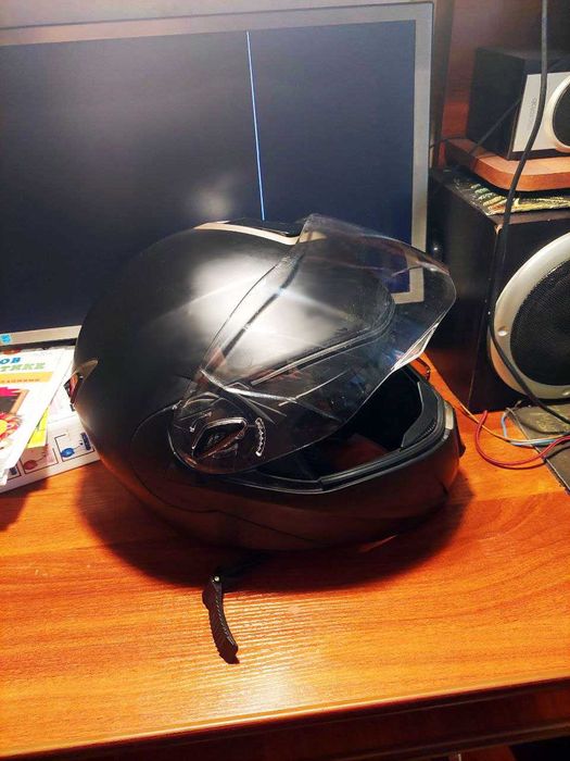 Продам Итальянский мотошлем Airoh  Helmet