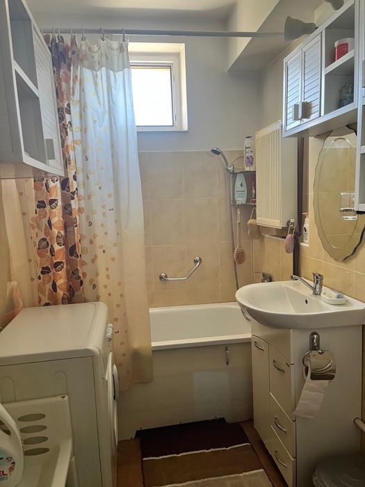 Vand apartament 3 camere, Calan,strada Independentei