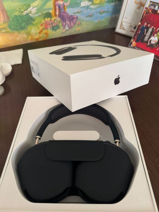 Продам наушники AirPods Max