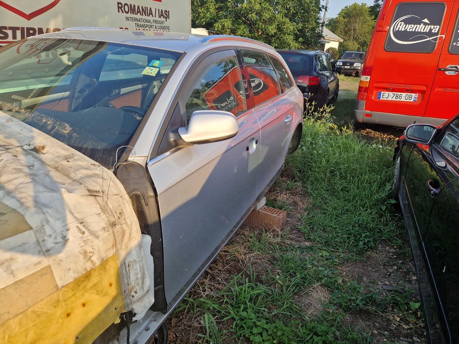 Dezmembrez Audi A4 2.0 TDI 2010