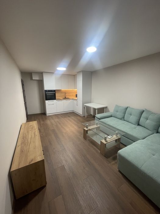 Отдава под наем тристаен апартамент  гр .Перник кв. Църква