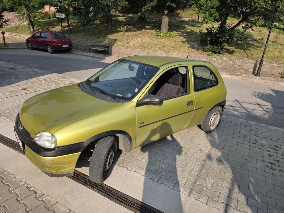 Гаражен опел без следи от ръжда