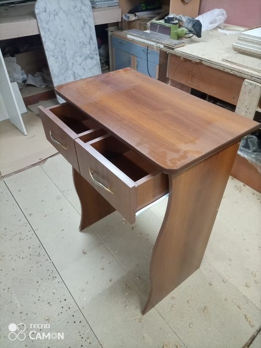 Столик туалетный