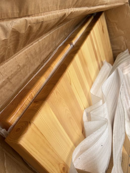 Масивна дървена маса с 2 пейки – нова, комплект