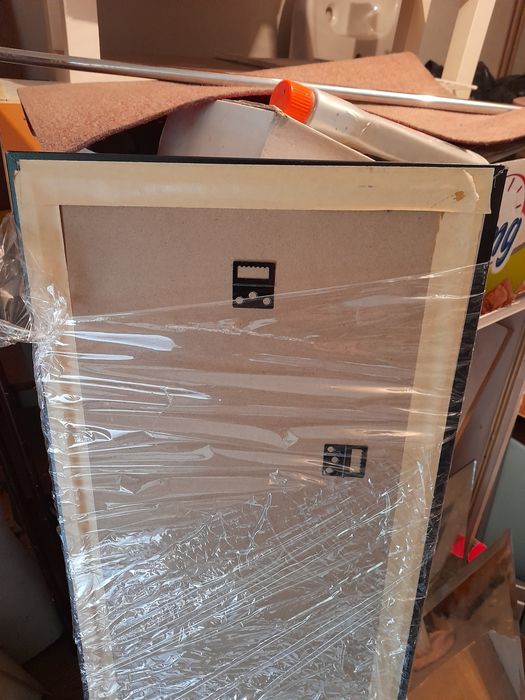 Огледало с рамка от дърво