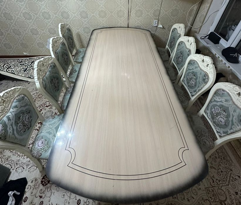 Диван шифоньер тумбочка стол стулья