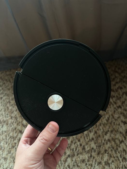 Компактна прахосмукачка робот