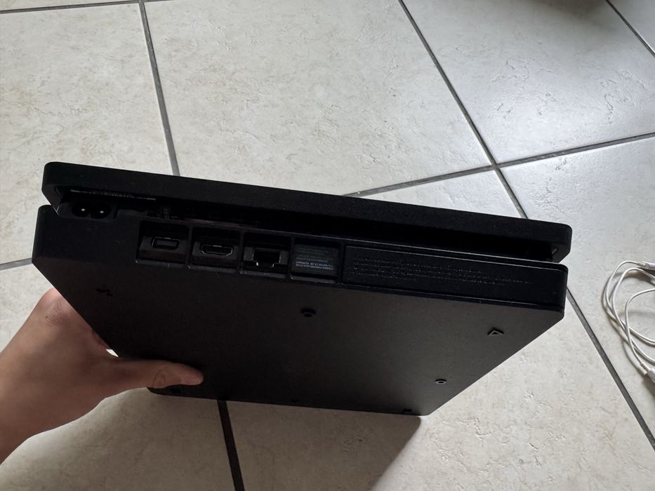 Playstation 4 ps4 de 500gb si 2 jocuri.