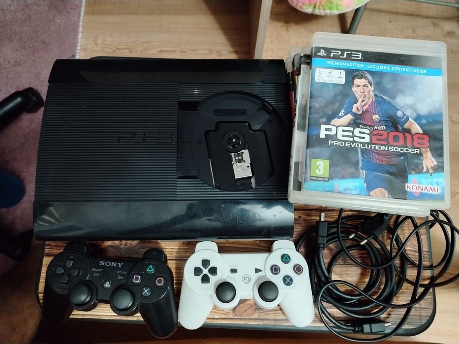 Продавам ps3 и 2 джойстика +8 игри във добро състояние