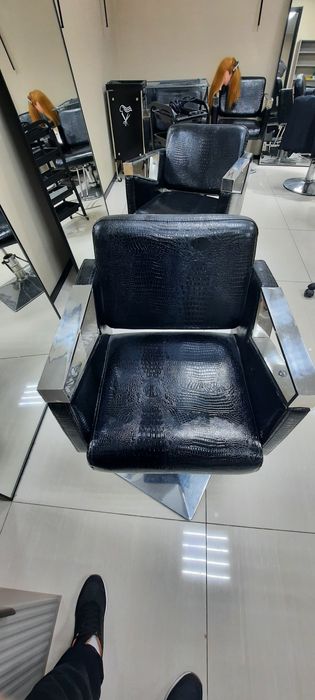 Продаётся парикмахерское кресло