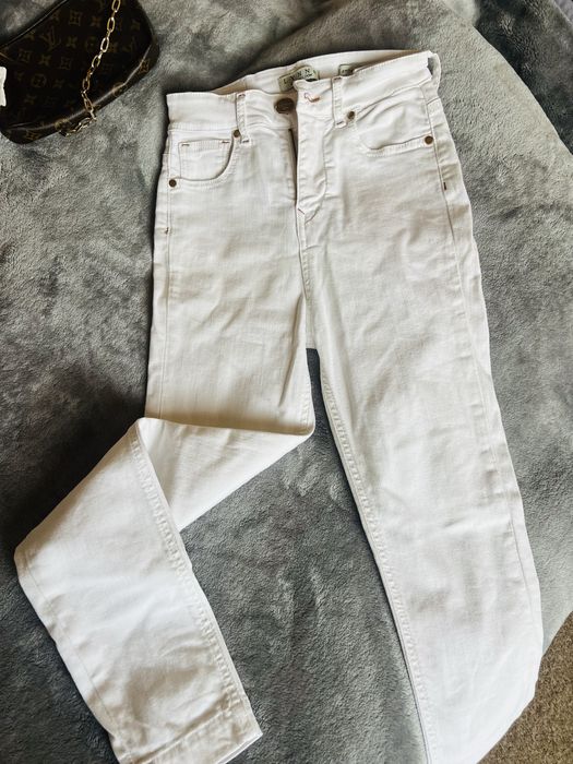 Бели Дънки Висока Талия