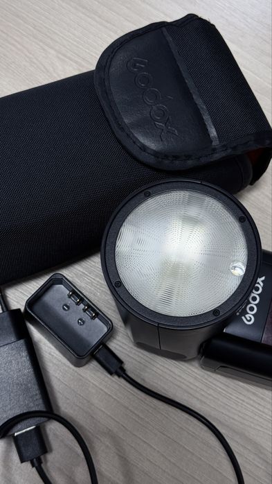 Вспышка Godox v1 для Canon