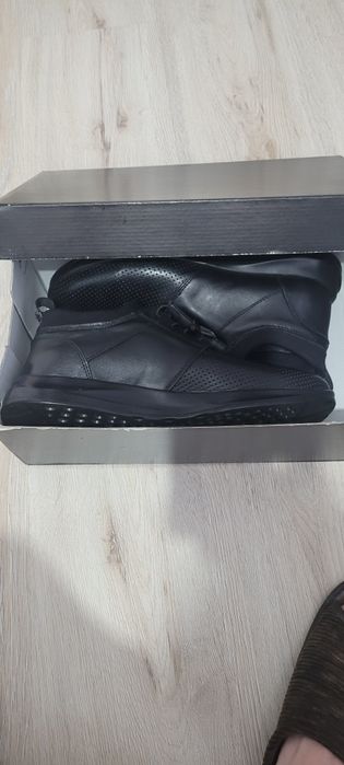 Продам кросовки мужские