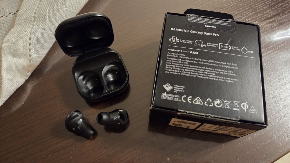 Samsung Galaxy Buds Pro la cutie