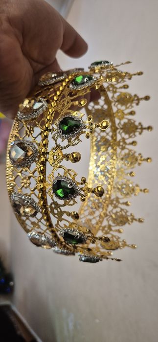 Корона, тож. ,toj sotiladi