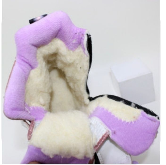 Новые детские сапожки.