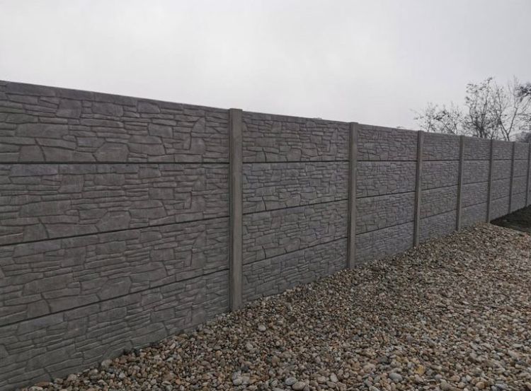 Gard decorativ din beton armat pentru gradina