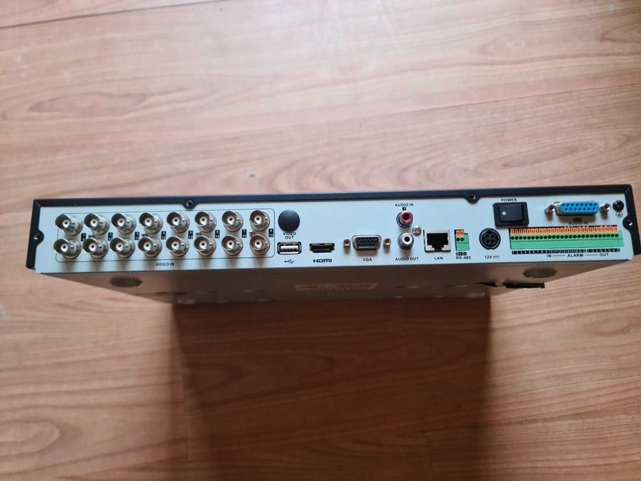 DS-7216 HGHI-SH
Turbo HD DVR