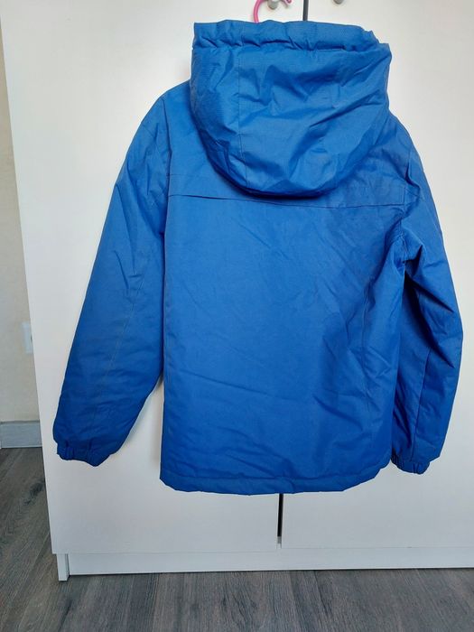 Продам детскую курточку на весну