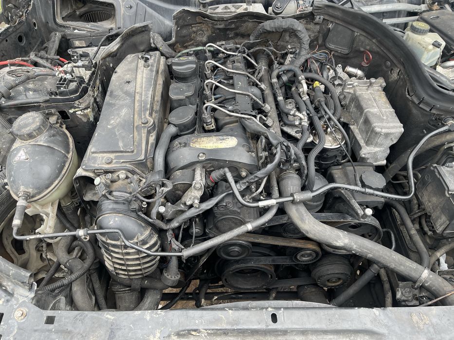 Dezmembrez mercedes c class w204 136cp