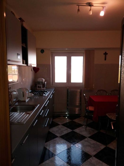 Apartament  de vanzare 3 camere decomandat