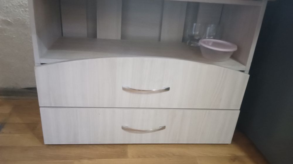 Продам стол книжку.