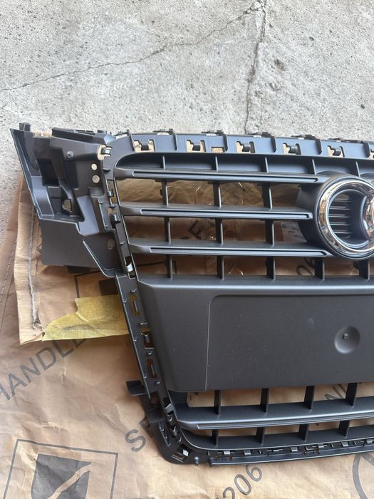 Audi A4 B8 Чисто нова Предна маска Оригинална