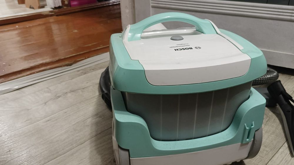Продам моющий пылесос BOSCH
