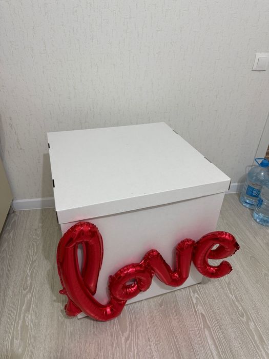 продается корзина и пустая коробка