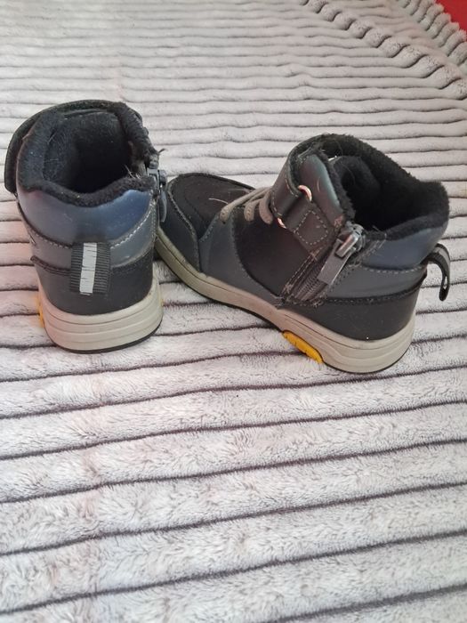 Продам детские ботиночки