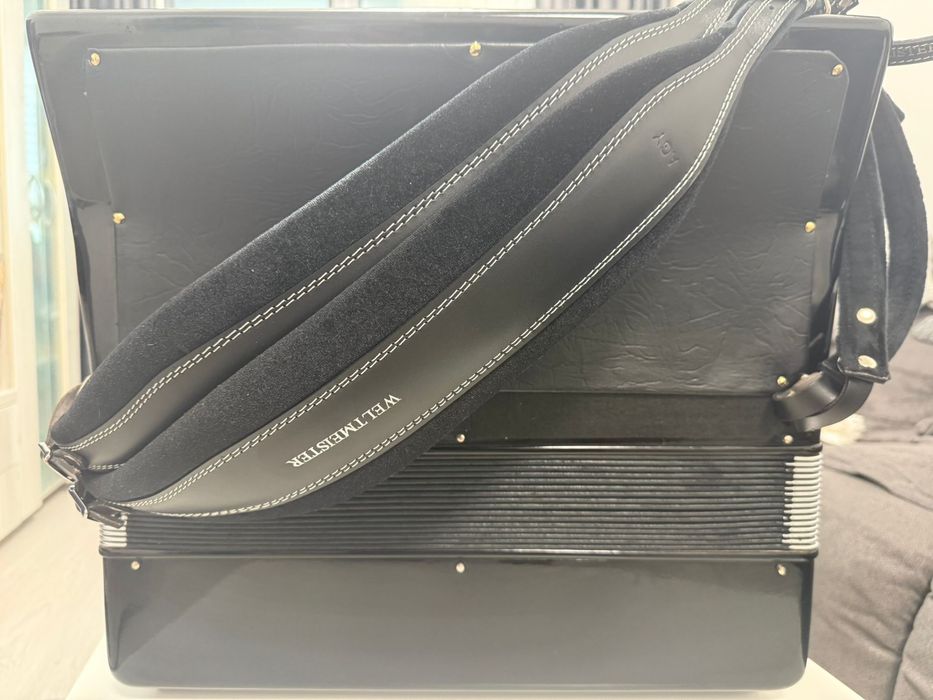 Vand acordeon Weltmeister Consona 120 basi