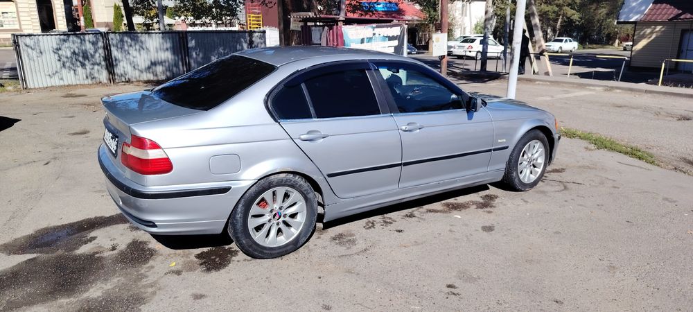 Продам BMW 330 живую)