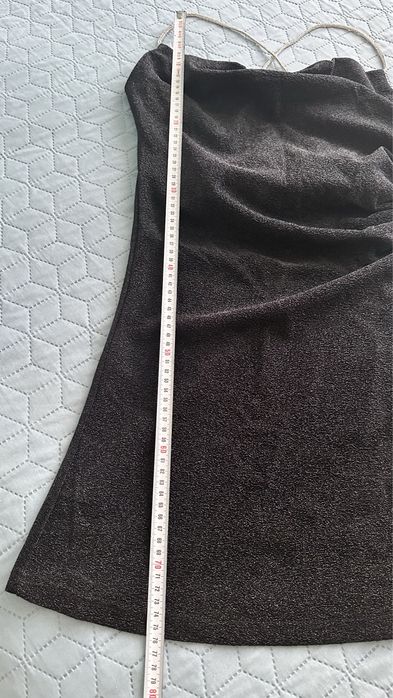 Рокля с гръцко деколте и ефектен гръб