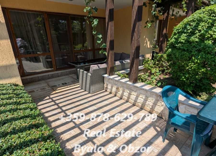 Просторен тристаен апартамент с голям двор-тераса в гр.Обзор