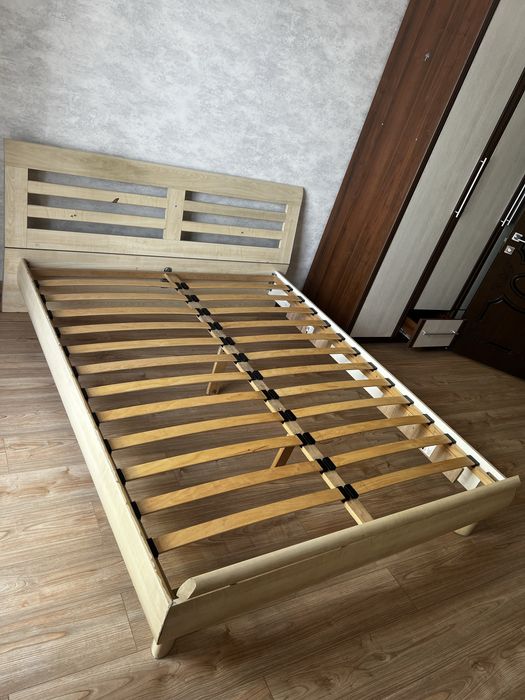 Продам кровать с матрацом