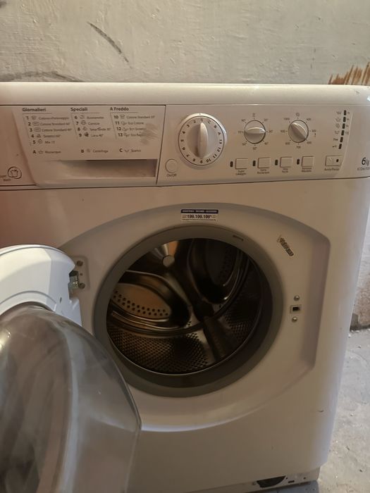 Пералня Ariston Hotpoint
