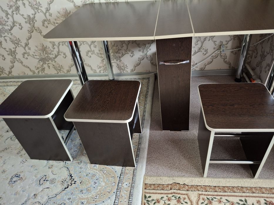 Продам стол и 4.стулья