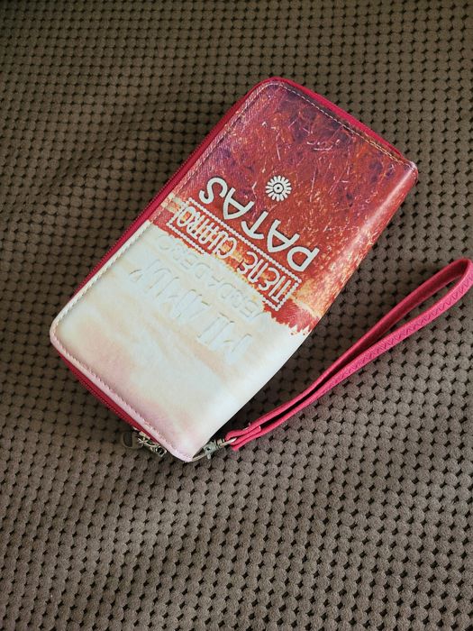 Портмоне. .   . .